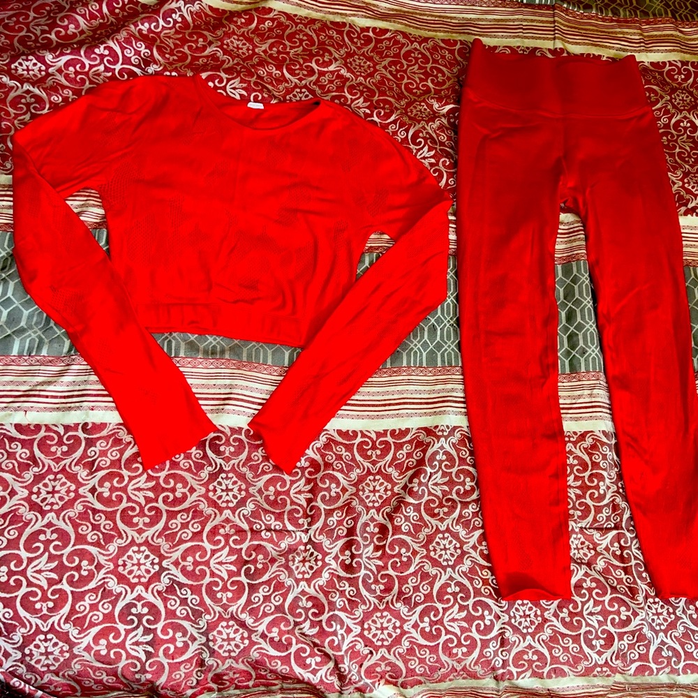 Fabletics 2 Piece Crop Top Set.